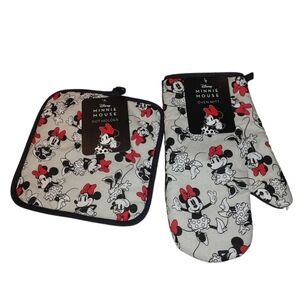 Disney Minnie Mouse Pot Holder and Oven Mitt Set